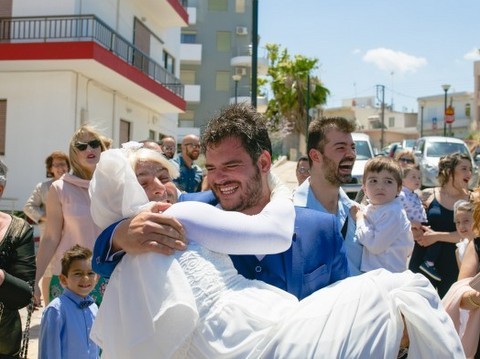 Η νύφη ήταν ...ο κουμπάρος!