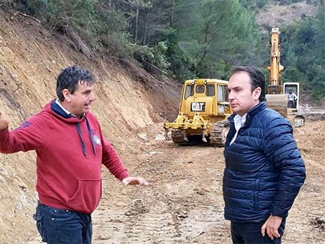 ΒΟΡΕΙΑ ΕΥΒΟΙΑ - ΚΑΤΑΡΡΕΥΣΗ ΓΕΦΥΡΑΣ: Παλεύουν να ανοίξουν άλλο δρόμο