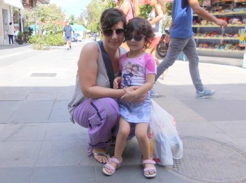 Αναντικατάστατη η αγκαλιά της μανούλας