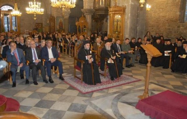 Κατανυκτική ατμόσφαιρα στον ιερό ναό της Αγίας Παρασκευής