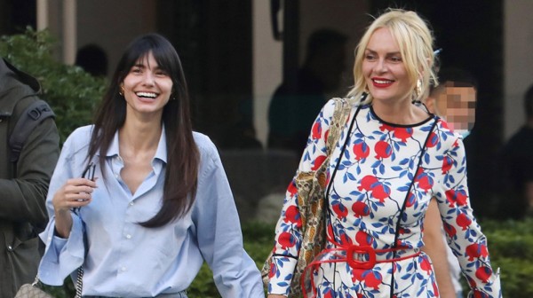 Ηλιάνα Παπαγεωργίου-Έλενα Χριστοπούλου: Από ...αυτοκόλλητες στα άκρα και στα δικαστήρια (VIDEO)