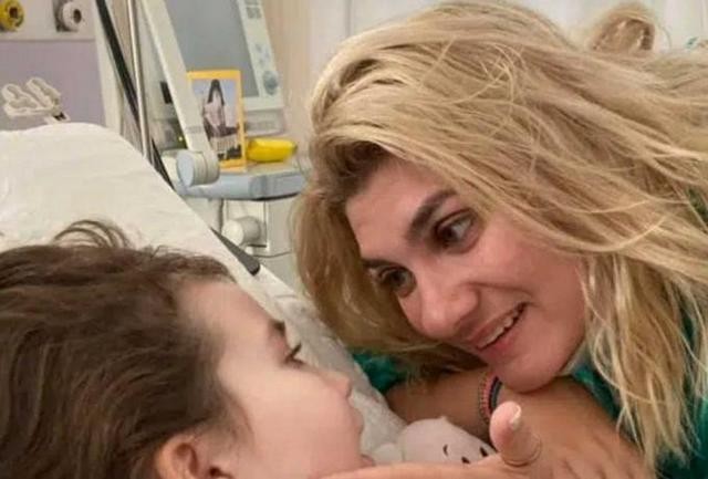 Συγκλονίζει η μητέρα που έχασε τα τρία κοριτσάκια της: Σας θύμωσα γιατί αφήσατε την αγκαλιά μου άδεια