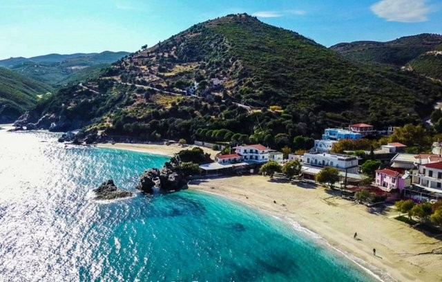 ΕΠΙΣΗΜΟ: Ποιες ακτές της Εύβοιας είναι κατάλληλες για κολύμβηση