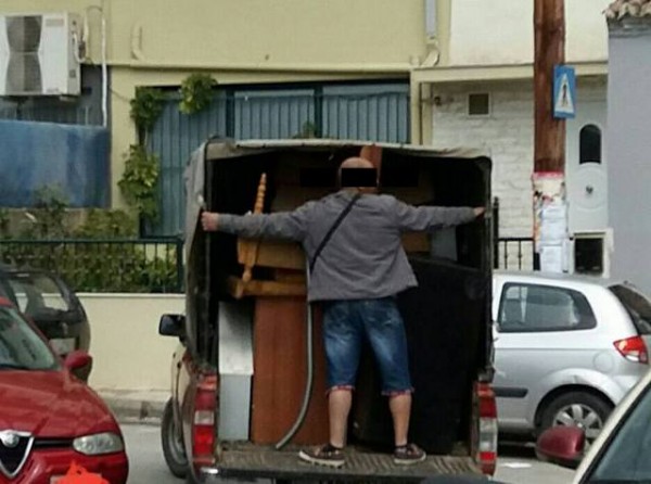 Θαυμάστε μετακόμιση σε δρόμο της Χαλκίδας!