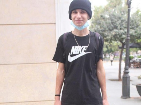 Ζεστάθηκε με τόσα ψώνια ο Ανέστης!