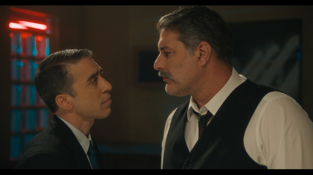 PORTO LEONE: Δείτε απόψε (ΤΡΙΤΗ 25 ΝΟΕΜΒΡΙΟΥ)