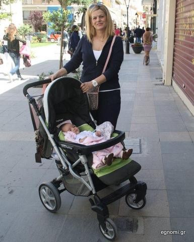 Γλυκύτατη μανούλα η Δήμητρα