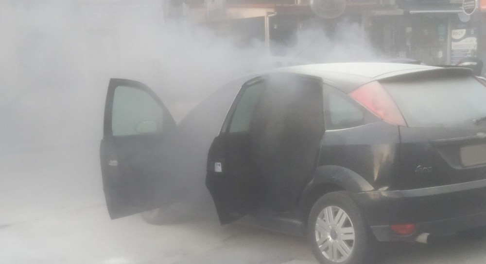 ΧΑΛΚΙΔΑ: Φωτιά σε αυτοκίνητο στην Λεωφόρο Χαϊνά