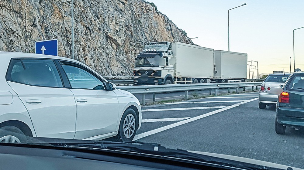 ΧΑΛΚΙΔΑ-ΥΨΗΛΗ ΓΕΦΥΡΑ: Κίνδυνος από παράνομες προσπεράσεις