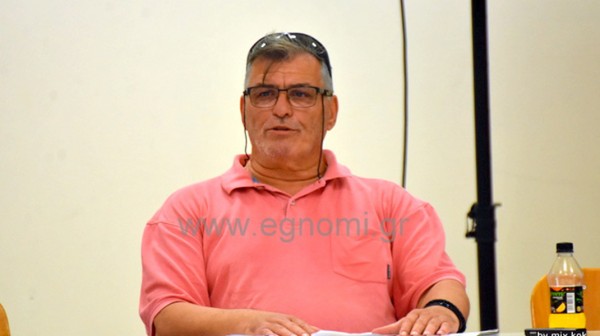 Γιώργος Στούπας: Ο πρώην πρόεδρος του Ηρακλή Ψαχνών διευκρινίζει ότι δεν βρήκε αυτός το κύπελλο-κειμήλιο στο Μοναστηράκι