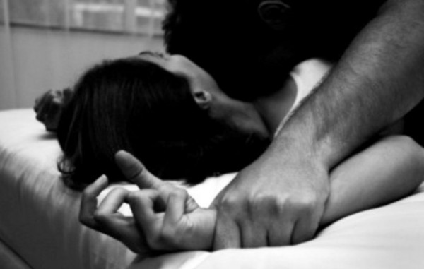 Δύο Χαλκιδέοι κατηγορούνται για βιασμό Αυστραλέζας τουρίστριας στη Σκιάθο