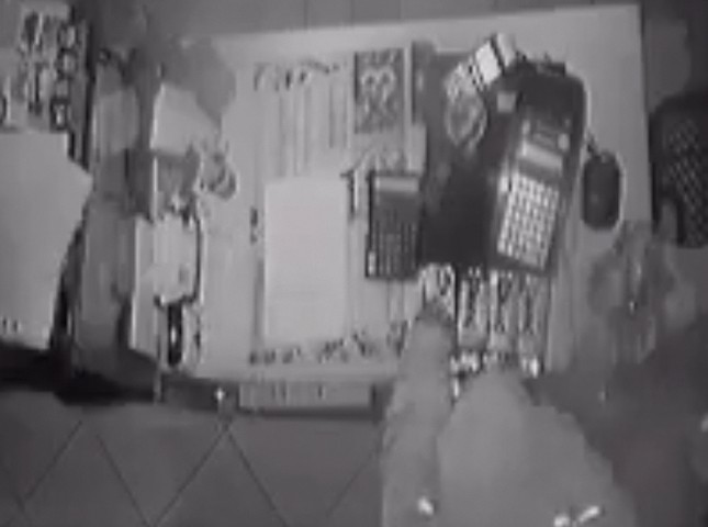 ΨΑΧΝΑ: Κλοπή στο Bridge House (VIDEO)