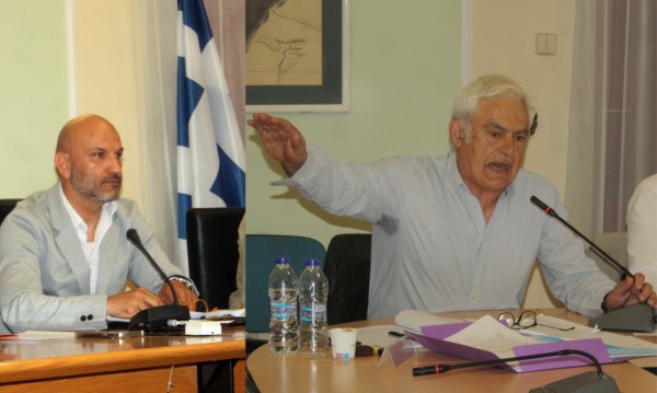 ΔΗΜΟΤΙΚΟ ΣΥΜΒΟΥΛΙΟ ΧΑΛΚΙΔΑΣ: Έξαλλος ο Σπύρου με τον Καραμούζη