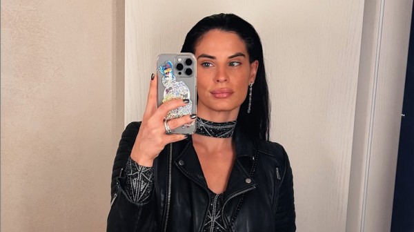 Η Χριστίνα Μπόμπα έγινε ξανθιά και της πάει (pic)