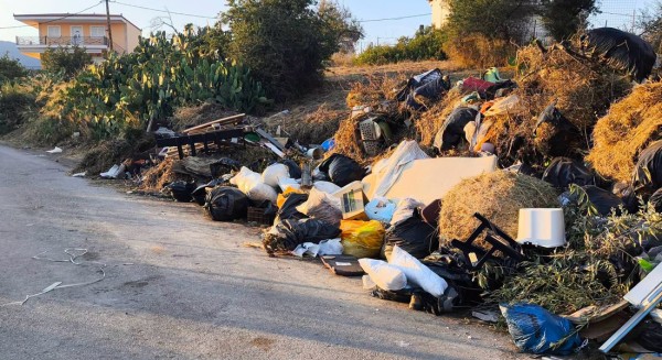 ΚΑΛΛΙΘΕΑ ΑΜΑΡΥΝΘΟΥ: Υγειονομική βόμβα μέσα στο χωριό