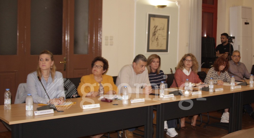 ΔΗΜΟΣ ΧΑΛΚΙΔΕΩΝ ΣΥΝΕΔΡΙΑΣΗ ΛΟΓΟΔΟΣΙΑΣ: Το θέατρο Παπαδημητρίου σε συμπληγάδες πέτρες