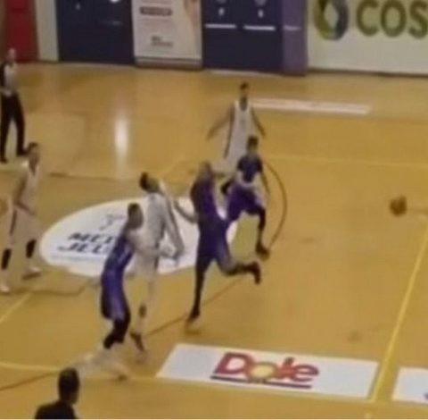 Παίκτης του Δούκα κινδυνεύει να χάσει την όρασή του από δολοφονικό χτύπημα αντιπάλου (VIDEO)