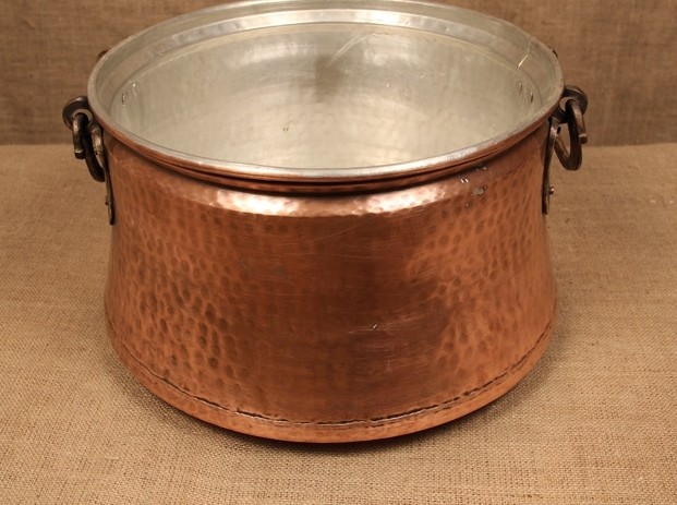 ΛΑΜΙΑ: Έλληνας κλέφτης έκλεψε ένα καζάνι από αποθήκη