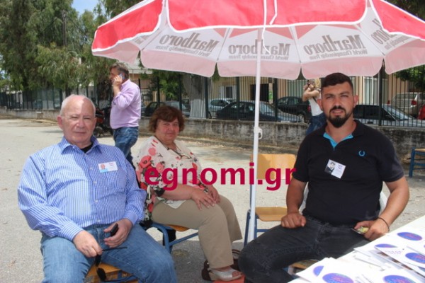 ΕΚΛΟΓΕΣ ΕΡΕΤΡΙΑ: Έπιασαν ...στασίδι κάτω από την ομπρέλα