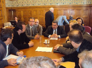 Συνάντηση Καμένου με συνδικαλιστές της ΕΑΒ