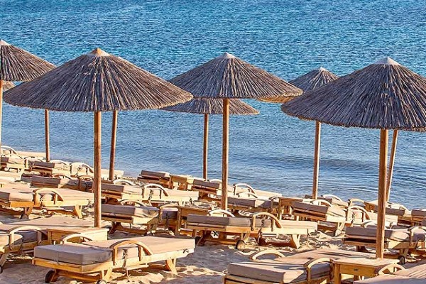 Πέθανε στην ξαπλώστρα και νόμιζαν ότι έκανε ηλιοθεραπεία