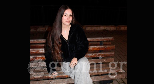 Ξεχωρίζει με τα μακριά μαλλιά της!