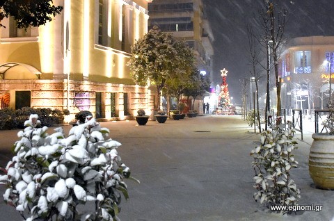 Ντύθηκε κι η Χαλκίδα στα λευκά