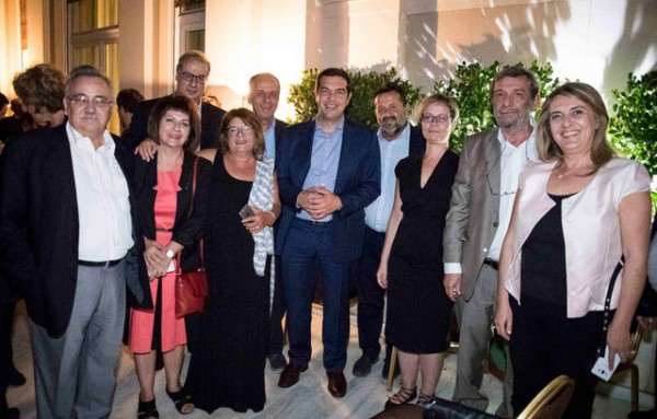 Έλαμπε η Ζωή Λιβανίου δίπλα στον πρωθυπουργό