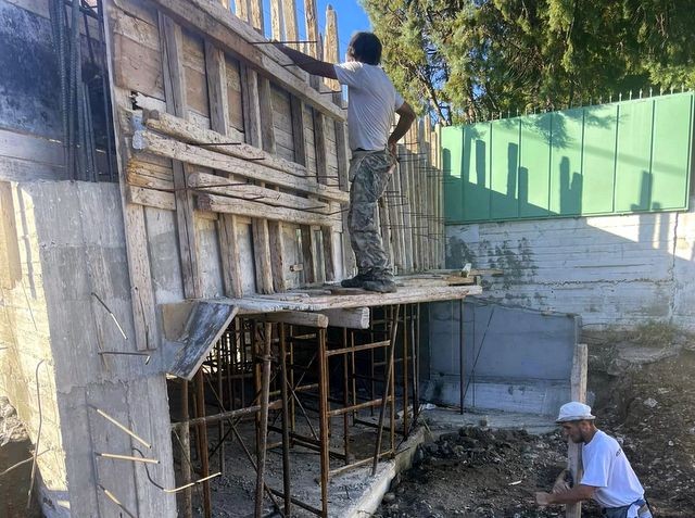 ΠΟΛΙΤΙΚΑ ΕΥΒΟΙΑΣ: Ολοκληρώθηκε η σκυροδέτηση της γέφυρας στην οδό Βέμπο