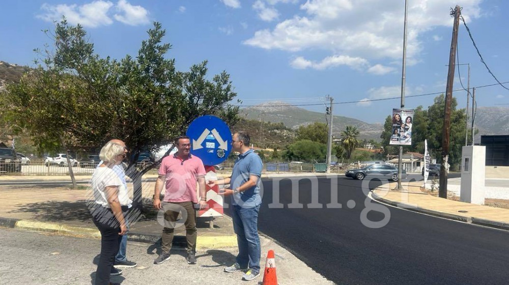 ΕΡΕΤΡΙΑ: Έπεσε άσφαλτος στον κυκλικό κόμβο