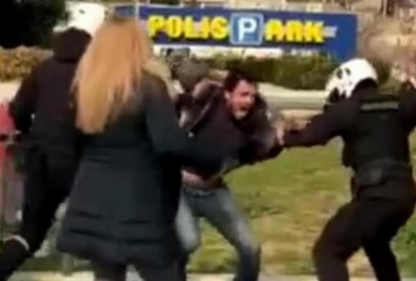 Νέα Σμύρνη: Σε διαθεσιμότητα ο αστυνομικός για τον ξυλοδαρμό του 29χρονου φοιτητή