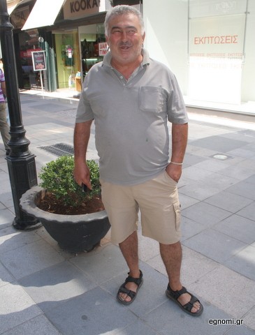 Ο Θανάσης αγρίεψε και ξηλώνει ταμπέλες