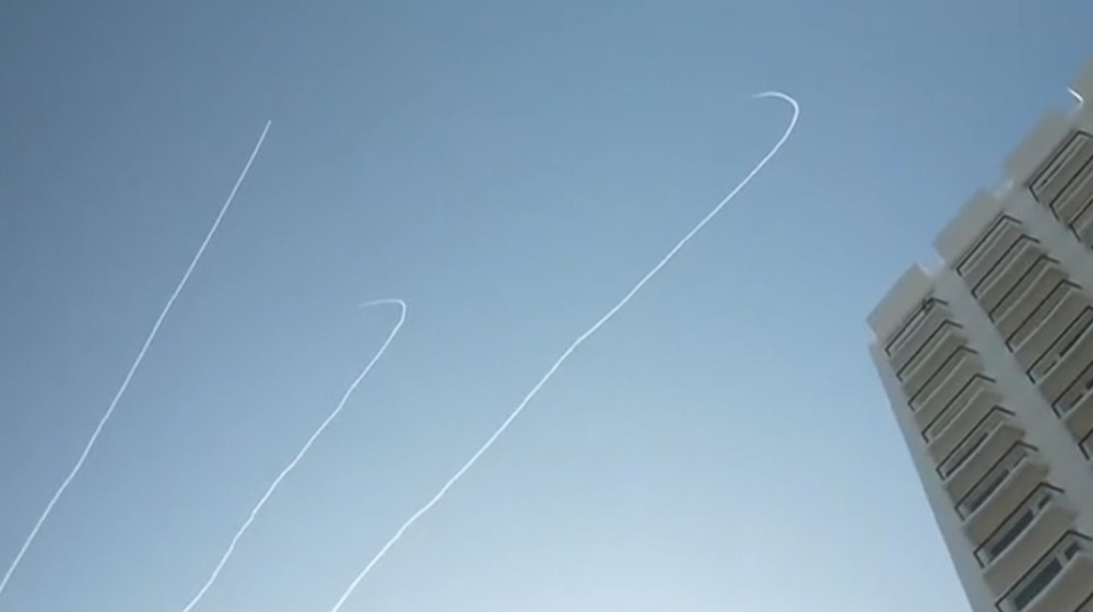 Η ΕΡΤ κατέγραψε σε ζωντανή μετάδοση την κατάρριψη ιρανικών πυραύλων από την αεράμυνα του Ισραήλ (VIDEO)