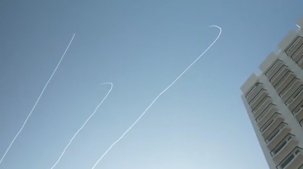 Η ΕΡΤ κατέγραψε σε ζωντανή μετάδοση την κατάρριψη ιρανικών πυραύλων από την αεράμυνα του Ισραήλ (VIDEO)