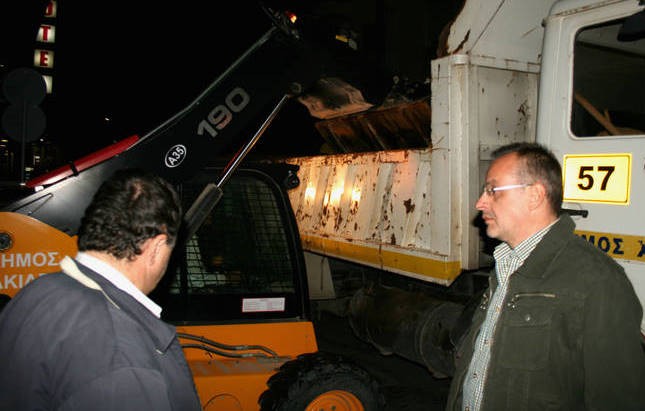Ο Ζεμπίλης ... χαϊδεύει τους εργαζομένους