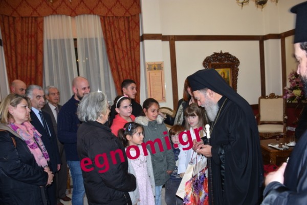 Κοσμορυρροή στη γιορτή του Μητροπολίτη Χαλκίδας κ. Χρυσόστομου