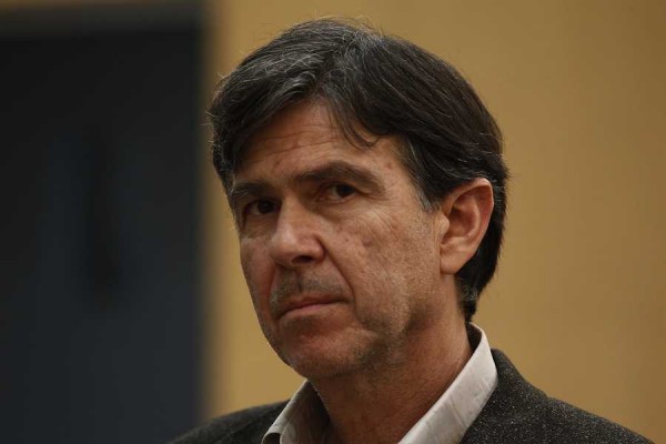 ΣΥΜΒΑΙΝΕΙ ΤΩΡΑ: Ο υφυπουργός Παιδείας Δημήτρης Μπαξεβανάκης στην Ιστιαία