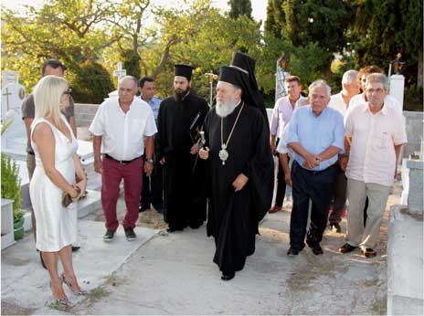 Ο Μητροπολίτης Χαλκίδας τελεί λειτουργίες στις πυρόπληκτες περιοχές