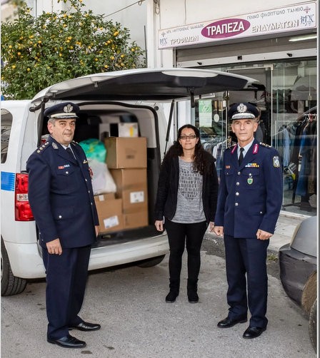 ΧΑΛΚΙΔΑ: Οι αστυνομικοί συγκέντρωσαν τρόφιμα και ρούχα για φιλανθρωπικό σκοπό
