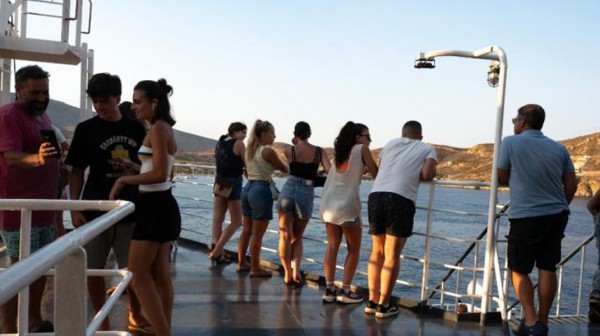 71χρονη έπεσε στη θάλασσα, ενώ προσπαθούσε να μπει σε πλοίο