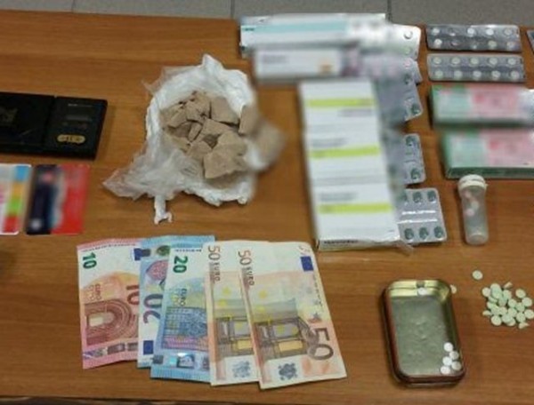 Βρήκαν 156 γραμμάρια ηρωίνης στο εσώρουχό της