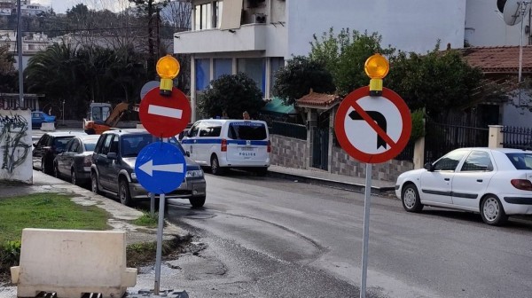 ΧΑΛΚΙΔΑ: Μπάχαλο με την σήμανση στην συμβολή των οδών Αγίου Ιωάννη και Αμαρυνθίων