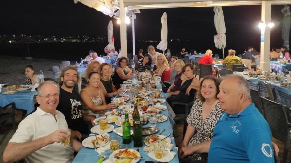 ΧΑΛΚΙΔΑ: Με χαμόγελα και ευχές ολοκλήρωσαν τη χρονιά οι καθηγητές του 3ου Λυκείου