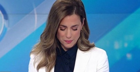 Η άτυχη στιγμή της Εύας Αντωνοπούλου στον αέρα του δελτίου ειδήσεων του ΣΚΑΪ (Video)