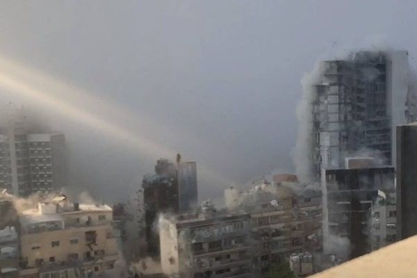Συγκλονιστικό βίντεο δείχνει σε αργή κίνηση τις εκρήξεις στη Βηρυτό