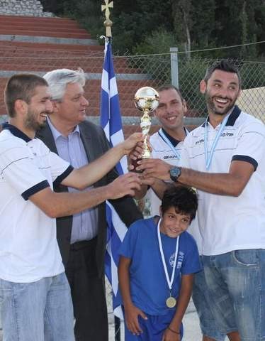 Μια φιέστα φιλανθρωπική ...