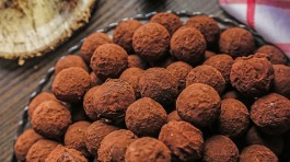 Τρουφάκια με πραλίνα φουντουκιού