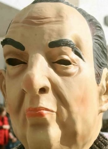 Κινηματογραφική ληστεία: Πήραν 4,2 εκατ. ευρώ με μάσκες Καραμανλή και Παπανδρέου