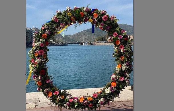 ΧΑΛΚΙΔΑ: Πρωτομαγιάτικο γλέντι και στολισμός στεφανιού στον προβλήτα του Αγίου Νικολάου