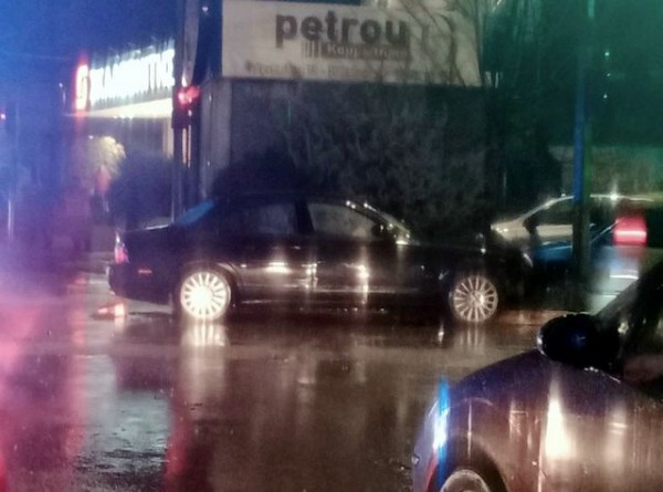 ΧΑΛΚΙΔΑ: Τροχαίο ατύχημα στα φανάρια της Ληλαντίων το βράδυ της Πέμπτης